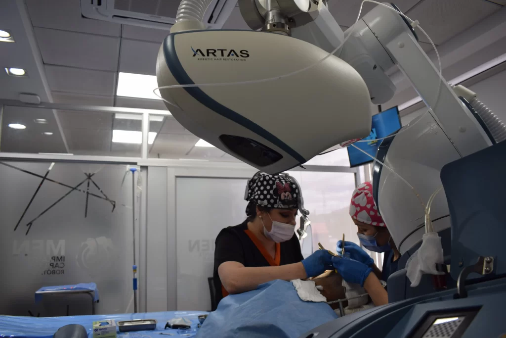 Men Implante Capilar Robótico | trasplante capilar quito,trasplante capilar,implante capilar quito,cirugía capilar ecuador,clínica de trasplante capilar quito implante-capilar-robotico